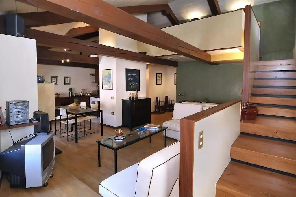 Ca' Della Tana Charming Apartment In Biennale Area Venedik
