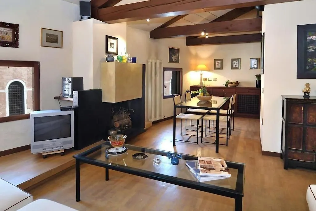 Ca' Della Tana Charming Apartment In Biennale Area Venedik